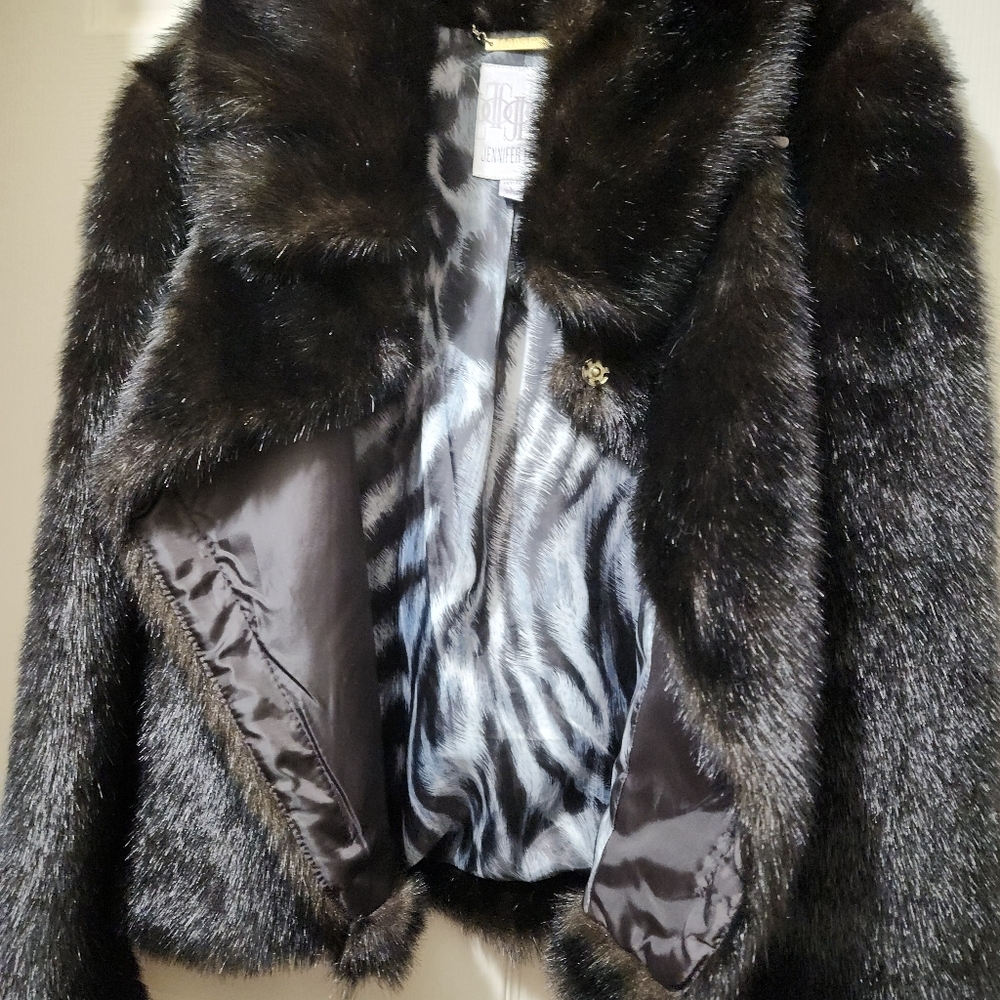 Jennifer Lopez faux fur petite jacket